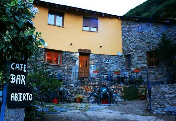 Casa Rural La Fuente Tejedo del Sil Exterior photo